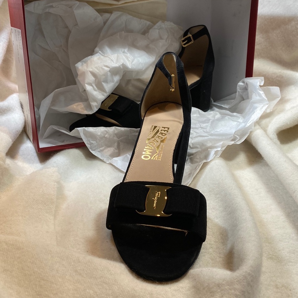 Ferragamo Gavin’s Black Suede Kid Sandals 8.5 1B